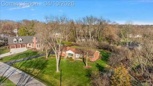 5753 Kilbrennan Rd, Bloomfield Hills, MI, 48301-1023 | Card Image