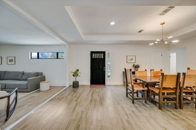 10104 Oak Hollow Cir, House other with 4 bedrooms, 2 bathrooms and 2 parking in Austin TX | Image 4