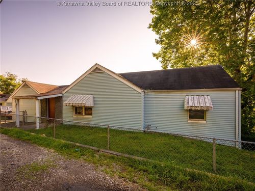 204 Winfield Rd, Saint Albans, WV, 25177-1548 | Card Image