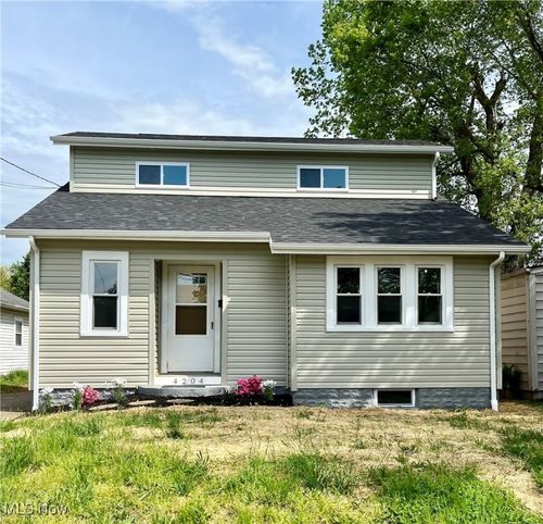 4204 7th Ave, Vienna, WV, 26105-2804 | Card Image