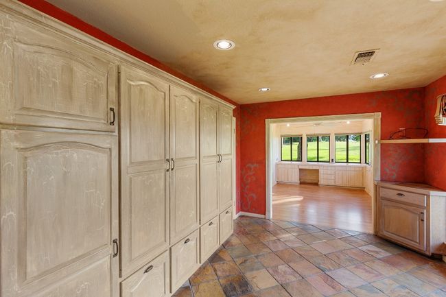 BREAKFAST NOOK TO SUN ROOM | Image 17