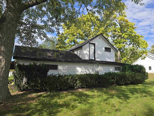 147 Douglas Ave, Montello, WI, 53949-9310 | Card Image
