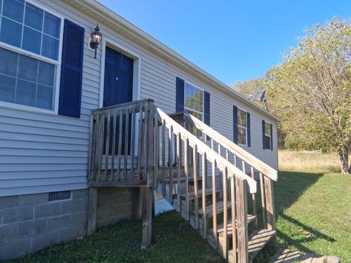 9292 Hood Rd, New Straitsville, OH, 43766-9622 | Card Image