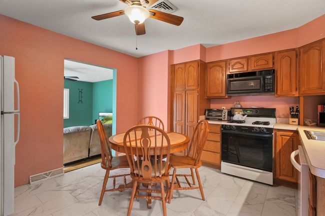 2 Hingham Rd, House other with 3 bedrooms, 2 bathrooms and 2 parking in Worcester MA | Image 5