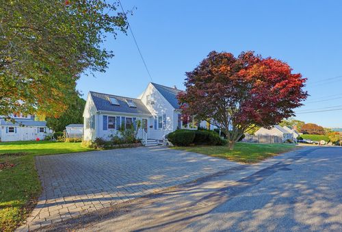 35 Matthies St, Beverly, MA, 01915-2447 | Card Image