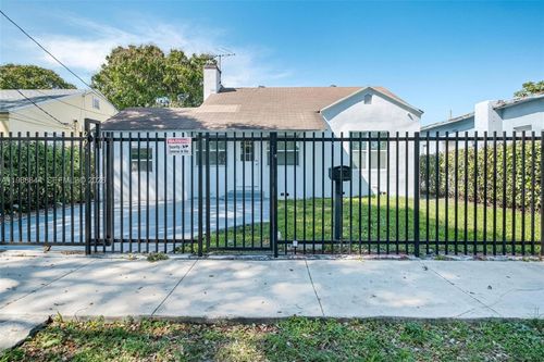 529 Nw 42nd St, Miami, FL, 33127-2841 | Card Image