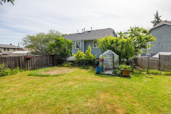 VIEWS OF REAR YARD FACING SOUTH EAST | Image 7