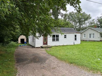 1180 E Yale Avenue, Home with 3 bedrooms, 1 bathrooms and null parking in Genesee Twp MI | Image 1