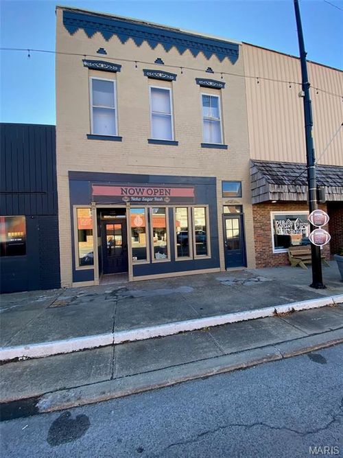 105 W State St, Nokomis, IL, 62075-1658 | Card Image