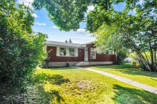 1447 Northmount Dr Nw, Calgary, AB, T2L0G7 | Card Image
