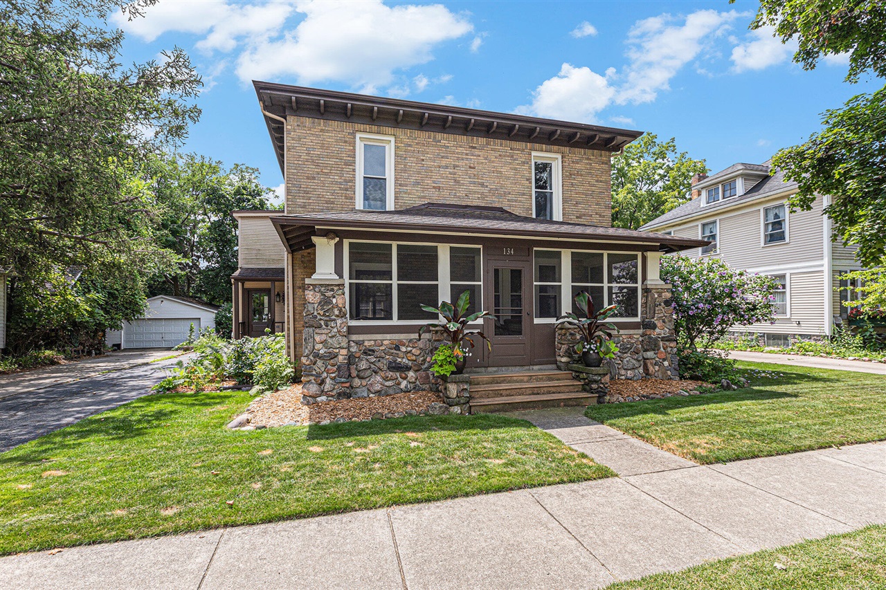 Summit St, Chelsea, MI 48118