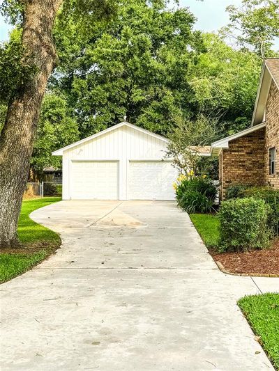 319 Linden Lane, House other with 4 bedrooms, 3 bathrooms and null parking in Lake Jackson TX | Image 2