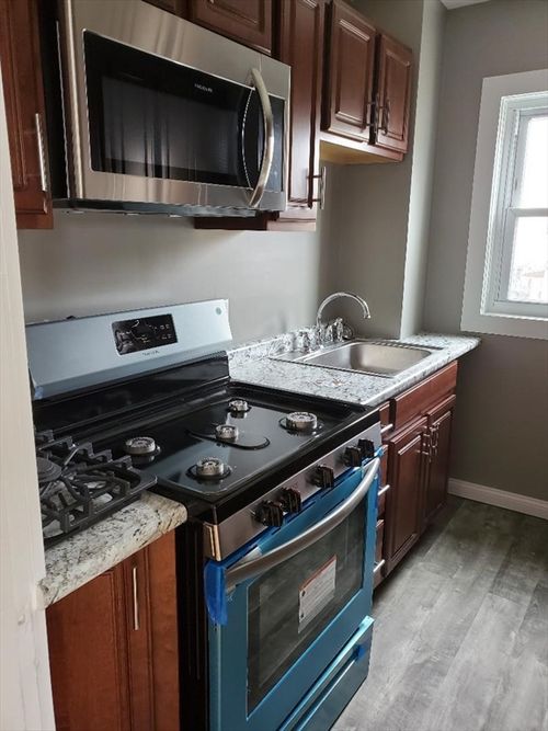 2-762 Globe St, Fall River, MA, 02724-3279 | Card Image