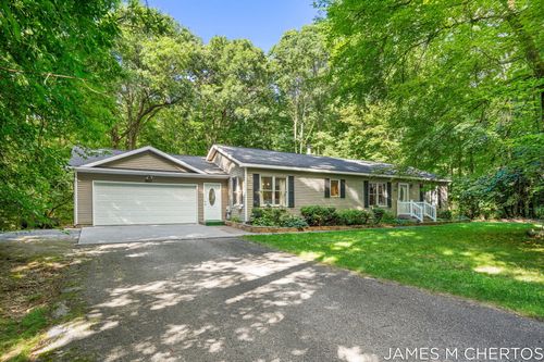 5621 Pine Island Dr Ne, Comstock Park, MI, 49321-8236 | Card Image