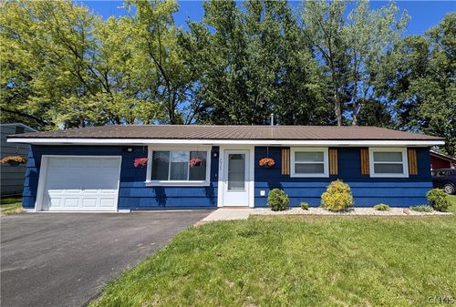 7925 Rinaldo Blvd E, Bridgeport, NY, 13030-9402 | Card Image