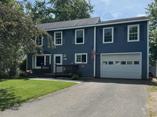 82 Oakwood Dr, South Burlington, VT, 05403-6224 | Card Image