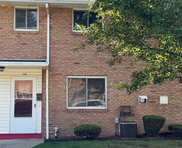 Woodhill Dr, Rochester, NY 14616