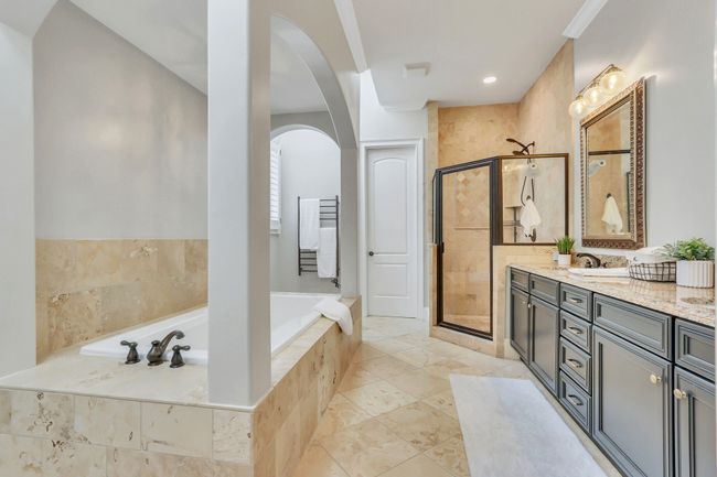 Your serene escape from the day. The deep soaking tub is like a spa! | Image 30