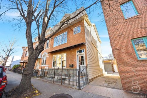 31-73 41st St, Astoria, NY, 11103-3901 | Card Image