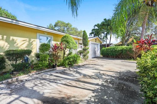 237 Sw 5th Ave, Boynton Beach, FL, 33435-5549 | Card Image