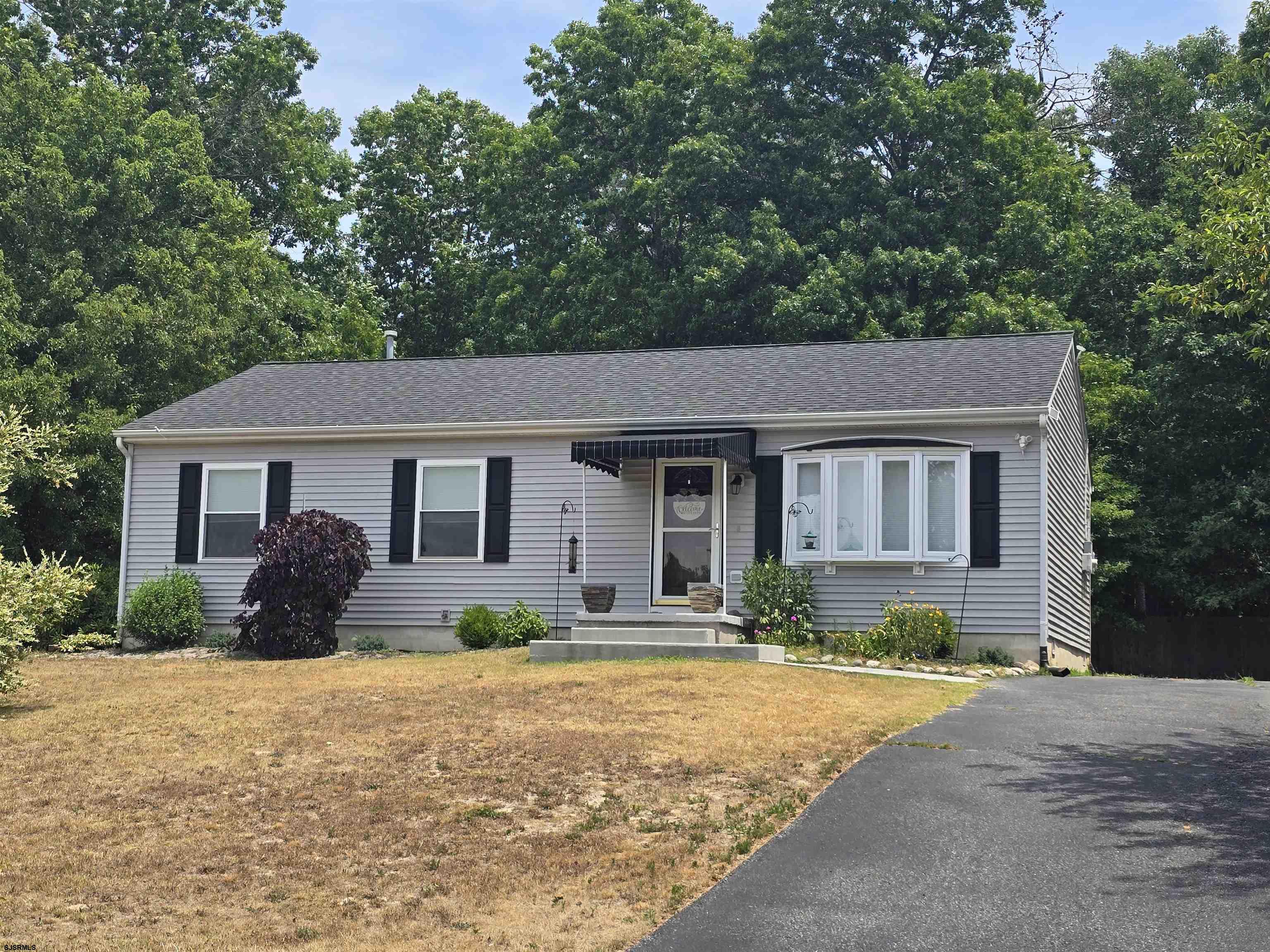 Hilltop Ln, Egg Harbor Township, NJ 08234