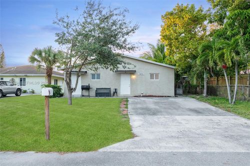 1-1472 Sw 44th Ave, Fort Lauderdale, FL, 33317-5705 | Card Image