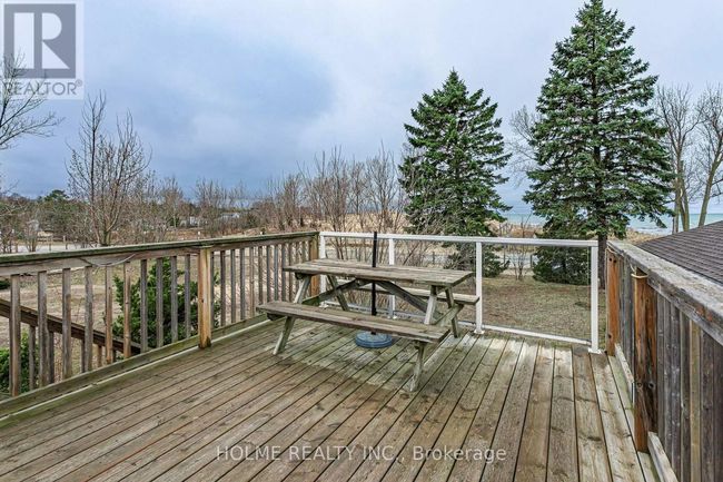 7401 Bond Rd, House other with 3 bedrooms, 2 bathrooms and 10 parking in Port Franks ON | Image 10
