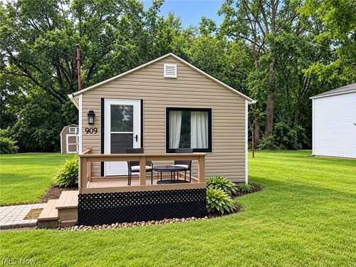 909 Harriet St, Lorain, OH, 44055-2413 | Card Image