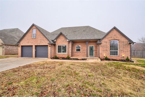 320 E Richmond Ter, Mustang, OK, 73064-4937 | Card Image