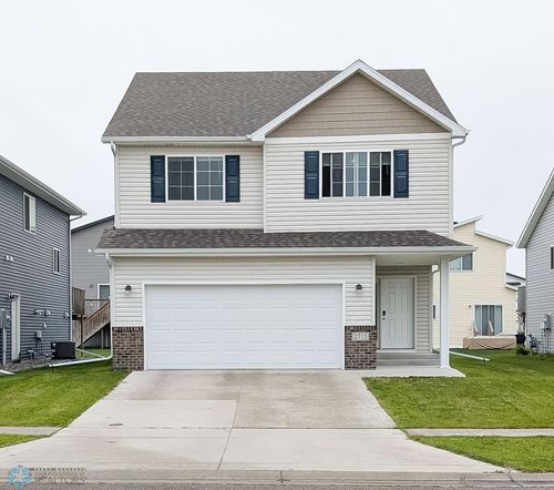 2715 11th St W, West Fargo, ND, 58078-2470 | Card Image