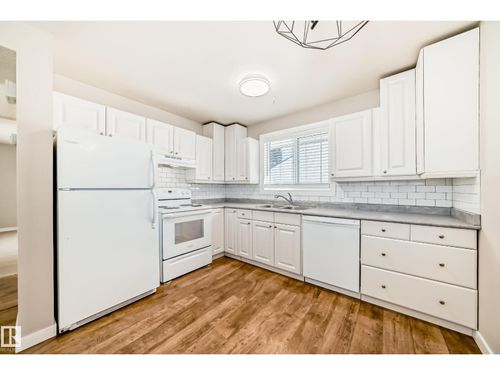 6 Woodvale Villge Nw, Edmonton, AB, T6L1W4 | Card Image