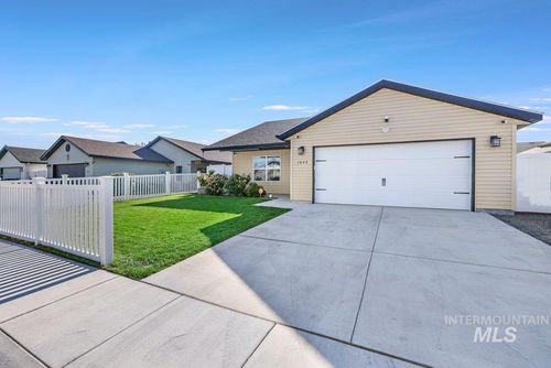 1022 S Date St, Jerome, ID, 83338-3300 | Card Image