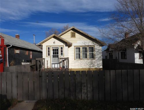 552 10th St E, Prince Albert, SK, S6V0Z6 | Card Image