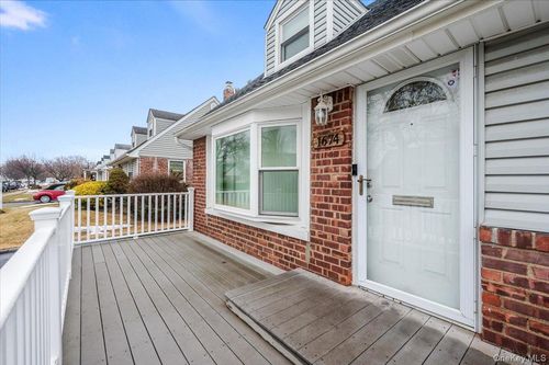 1674 Kroll Rd, East Meadow, NY, 11554-1608 | Card Image