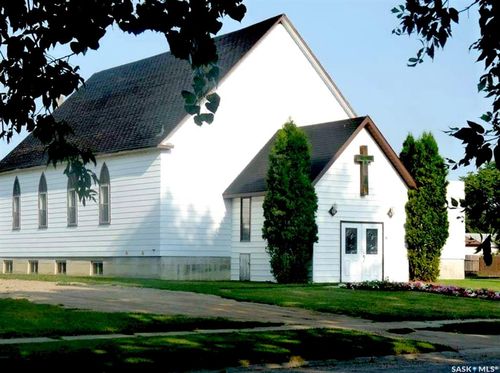402 Douglass St, Outlook, SK, S0L2N0 | Card Image