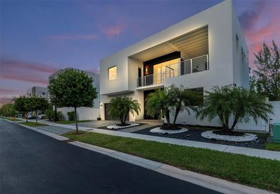 10055 Nw 77th St, House other with 5 bedrooms, 5 bathrooms and null parking in Doral FL | Image 1