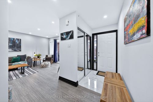 293 Milestone Cres, Aurora, ON, L4G3M2 | Card Image