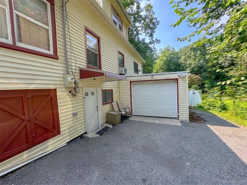b-17 Bridge Lane, Somers, NY, 10598 | Card Image