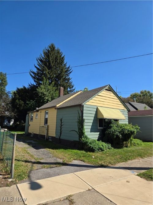 4339 E 72nd St, Cleveland, OH, 44105-5703 | Card Image