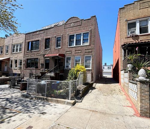 2364 35th St, Astoria, NY, 11105-2209 | Card Image