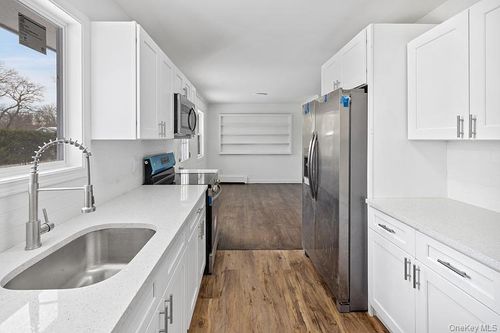 15 Gardiners Rd, Sound Beach, NY, 11789-2427 | Card Image