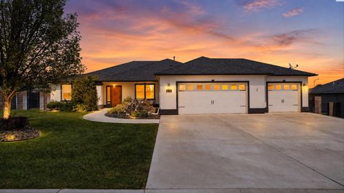 4519 Indian Ridge Dr, Pasco, WA, 99301-8971 | Card Image