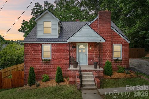 111 Bennett St, Burnsville, NC, 28714-3002 | Card Image
