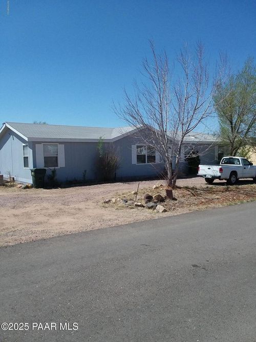 390 Lobo Ln, Chino Valley, AZ, 86323-6155 | Card Image