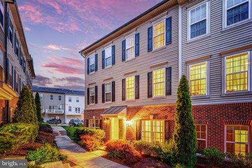 15381 Rosemont Manor Dr, HAYMARKET, VA, 20169-6271 | Card Image