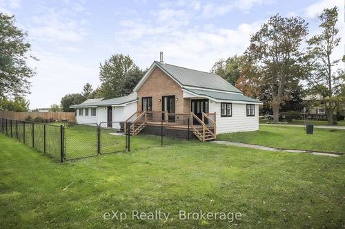 125 Portland St, Centralia, ON, N0M1K0 | Card Image