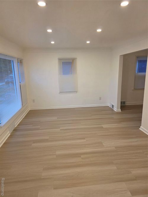 14601 Mettetal St, Detroit, MI, 48227-1877 | Card Image