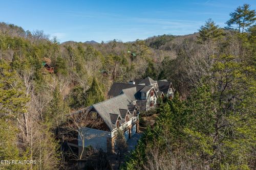 3385 Birds Creek Rd, Sevierville, TN, 37876-7621 | Card Image