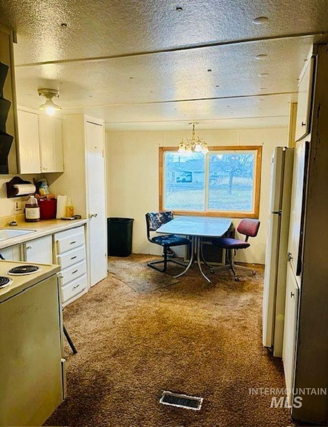 522 N 1 St St E, House other with 2 bedrooms, 1 bathrooms and null parking in Paul ID | Image 4