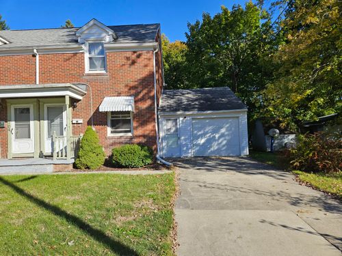 702 Leland Ct, Adrian, MI, 49221-1429 | Card Image